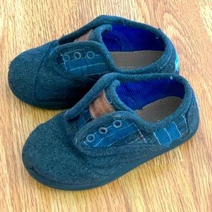 TOMS toddler shoes - size 8
